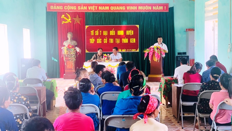 Tổ Đại biểu số 7 HĐND huyện TXCT tại thôn Kem, xã Tiên Yên