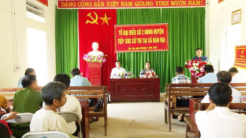 Tổ đại biểu số 02 HĐND huyện TXCT tại thôn Minh Tiến, xã Bản Rịa