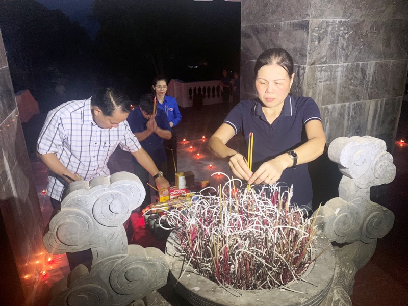 Huyện đoàn Quang Bình tổ chức Lễ thắp nến tri ân các anh hùng liệt sỹ